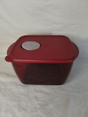 Tupperware Rock 'N Serve NEW RETIRED STOCK